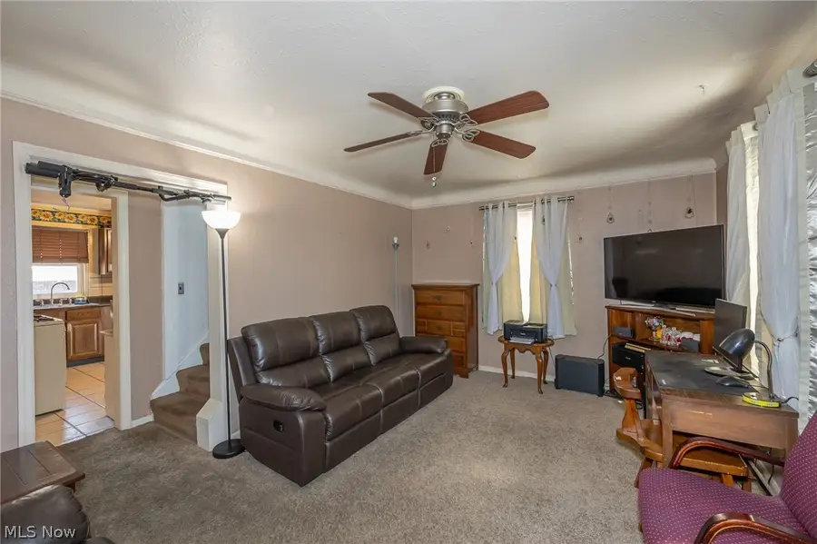 5666 Waterbury Avenue, Maple Heights, OH 44137 - #2