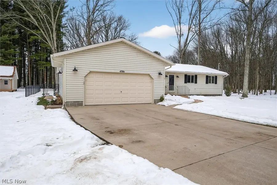 4586 Everhart Drive, Green, OH 44720 - #2