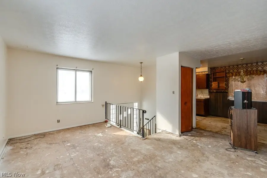 697 Ocean Avenue, Akron, OH 44310 - #3