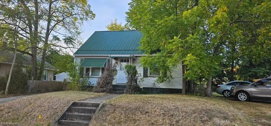 1049 Mckinley Ne Street, Warren, OH 44483 - #2