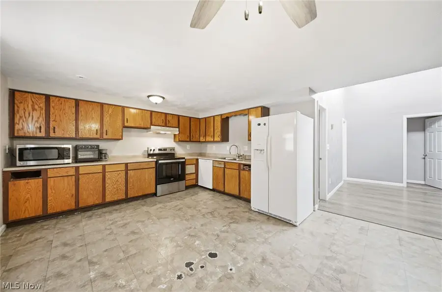 1099 Jackson St, Vermilion, OH 44089 - #3