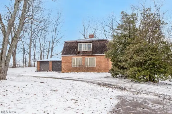 11 Pacific Ne Road, Carrollton, OH 44615