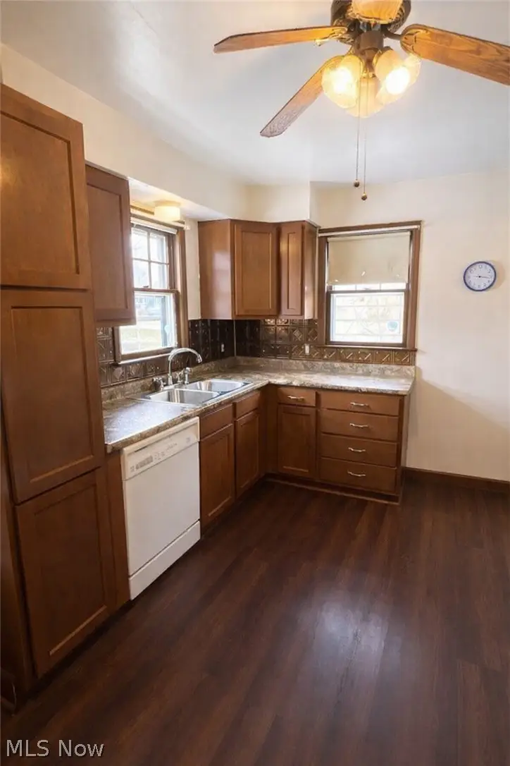 1220 N Schenley Avenue, Youngstown, OH 44509 - #3