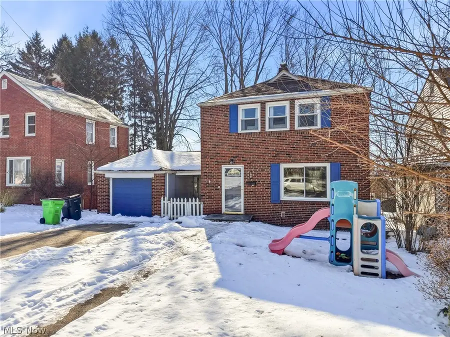 298 E Ford Avenue, Barberton, OH 44203 - #3