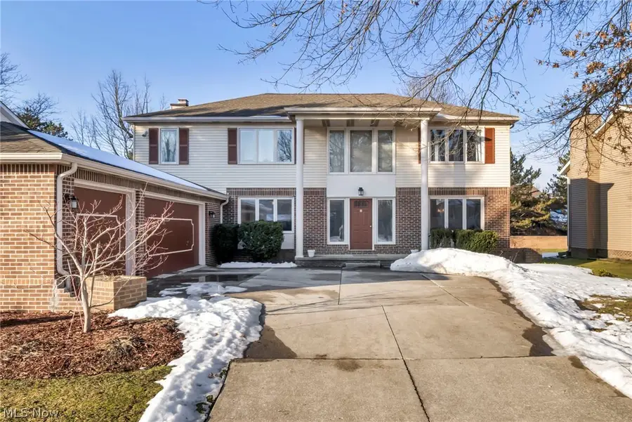 6337 Woodhawk Drive, Cleveland, OH 44124 - #2