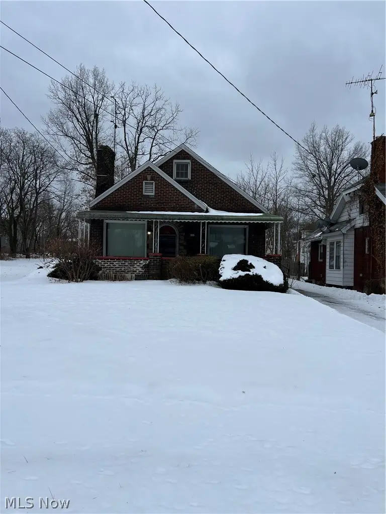 221 E Avondale Avenue, Youngstown, OH 44507 - #1