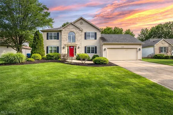 28580 Glen Hollow Lane, Olmsted Twp, OH 44138