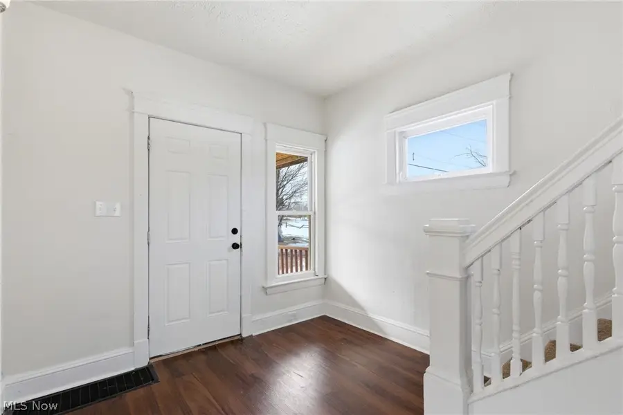 10525 Elk Avenue, Cleveland, OH 44108 - #2