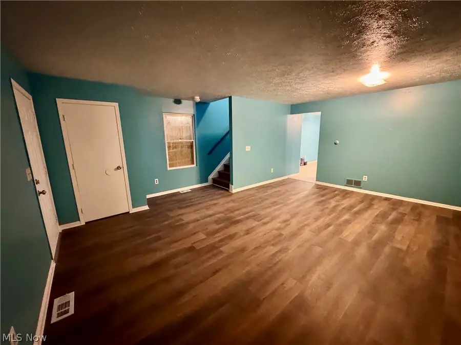 359 W Chalmers Avenue, Youngstown, OH 44511 - #3