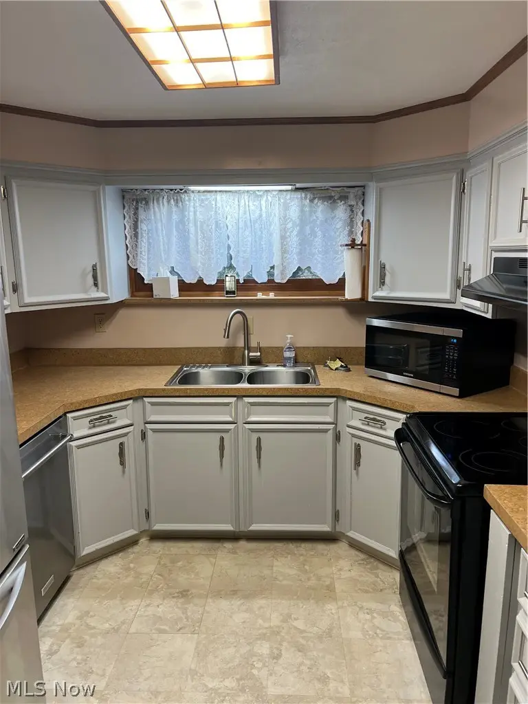 213 E 27th Street, Dover, OH 44622 - #2