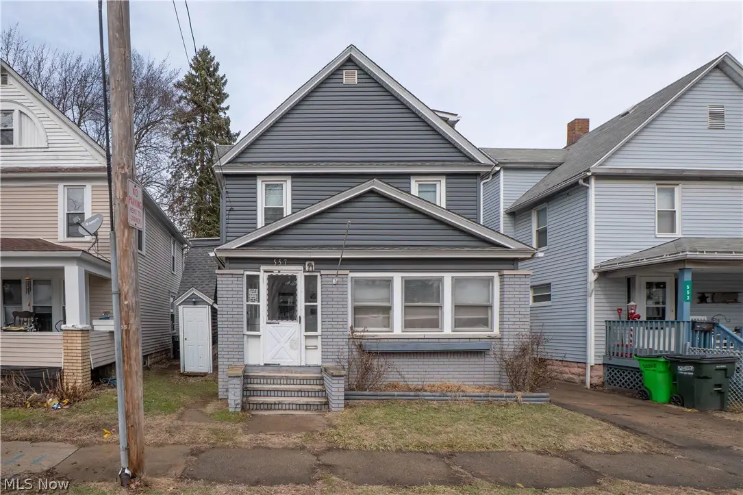 557 W Hopocan Avenue, Barberton, OH 44203 - #1