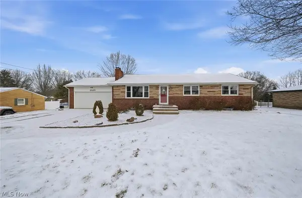 2525 Hollyview Ne Avenue, Canton, OH 44721