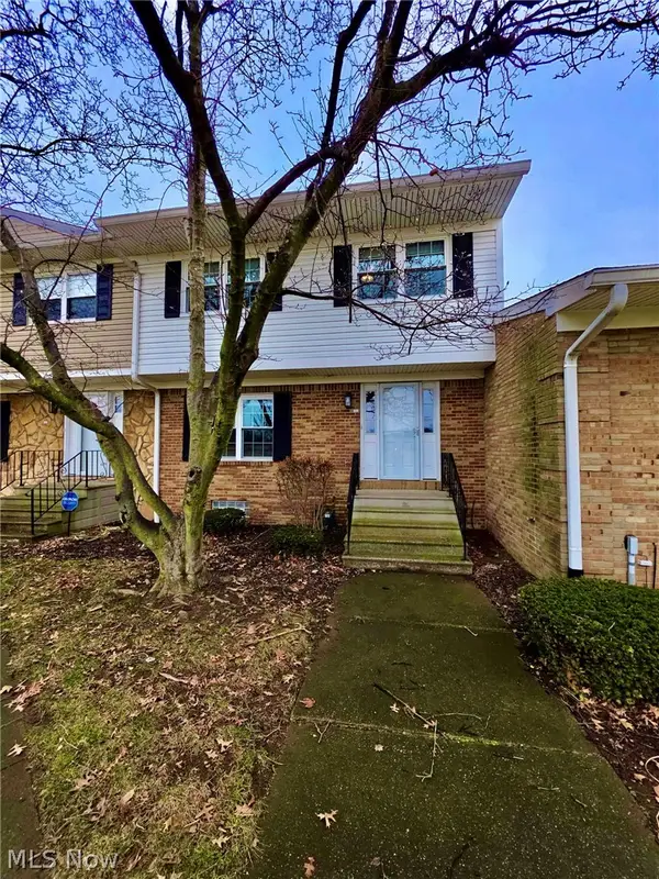 2046 Beechtree Drive #76, Uniontown, OH 44685