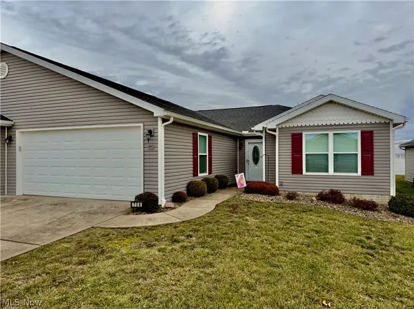 708 Oak Tree Lane, Belpre, OH 45714