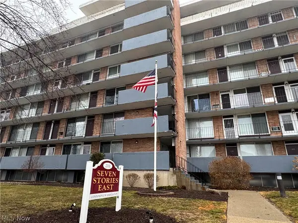 2331 E Market Street, Akron, OH 44312