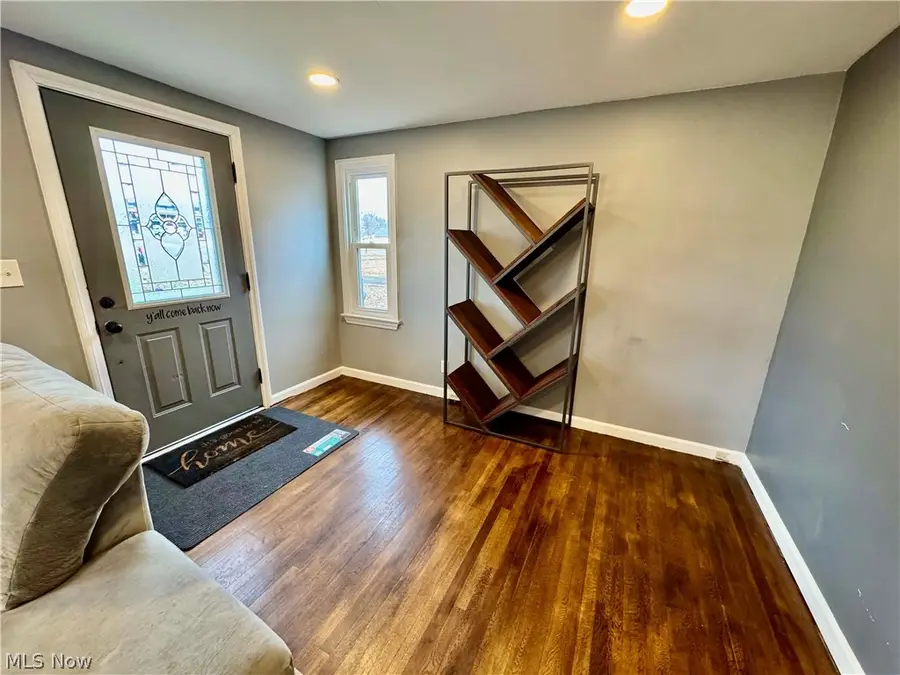 1068 Ivy Nw Street, North Canton, OH 44720 - #3