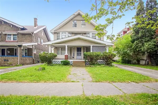 3033 West Boulevard, Cleveland, OH 44111