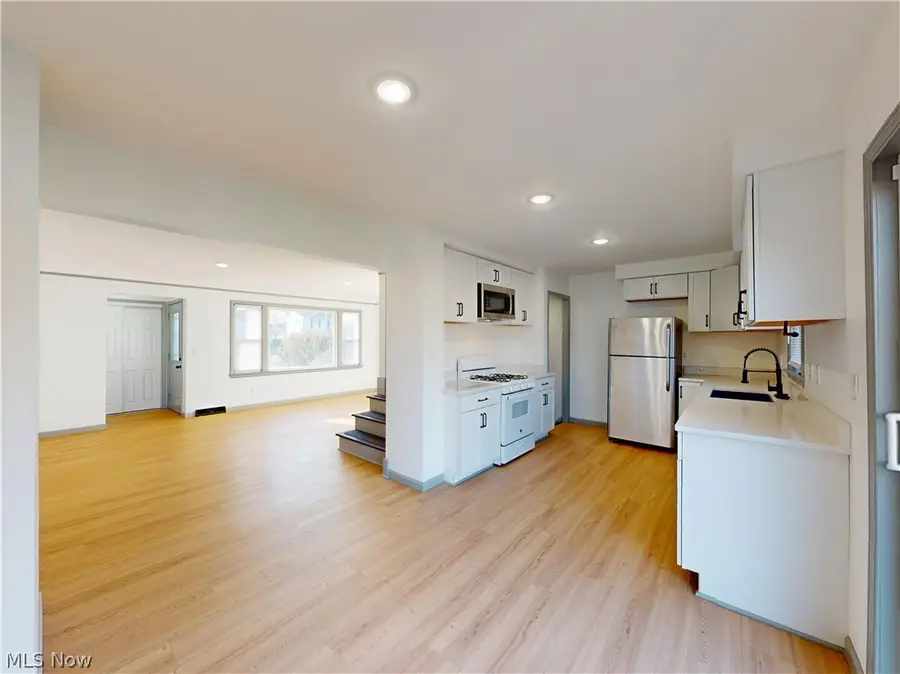 28507 Lakeshore Boulevard, Willowick, OH 44095 - #2