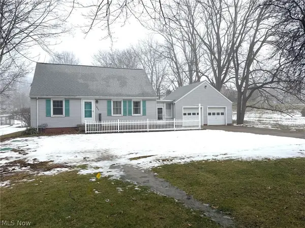 2229 Schneider Nw Street, North Canton, OH 44720