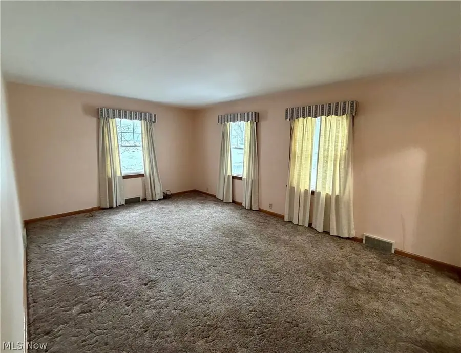 2229 Schneider Nw Street, North Canton, OH 44720 - #2