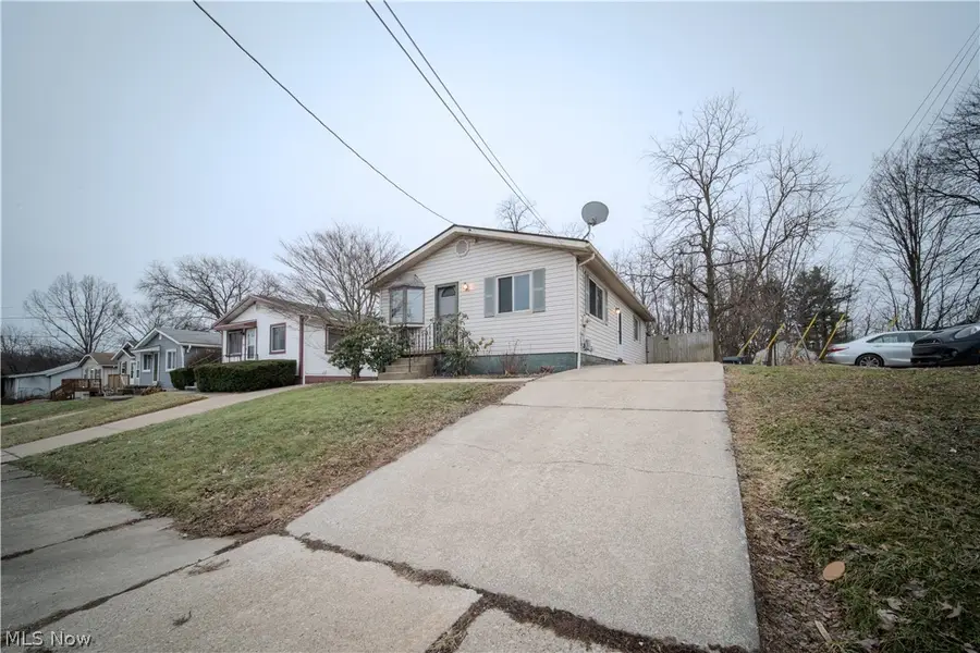 818 Jean Avenue, Akron, OH 44310 - #2