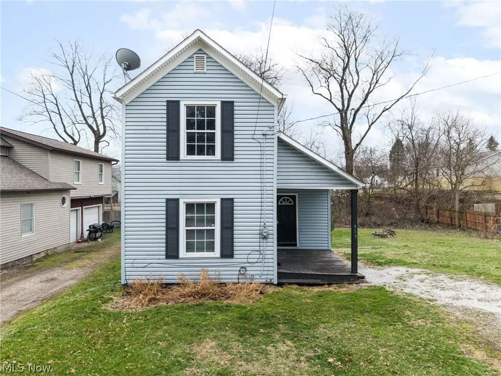 918 Raymond Avenue, Barberton, OH 44203 - #1