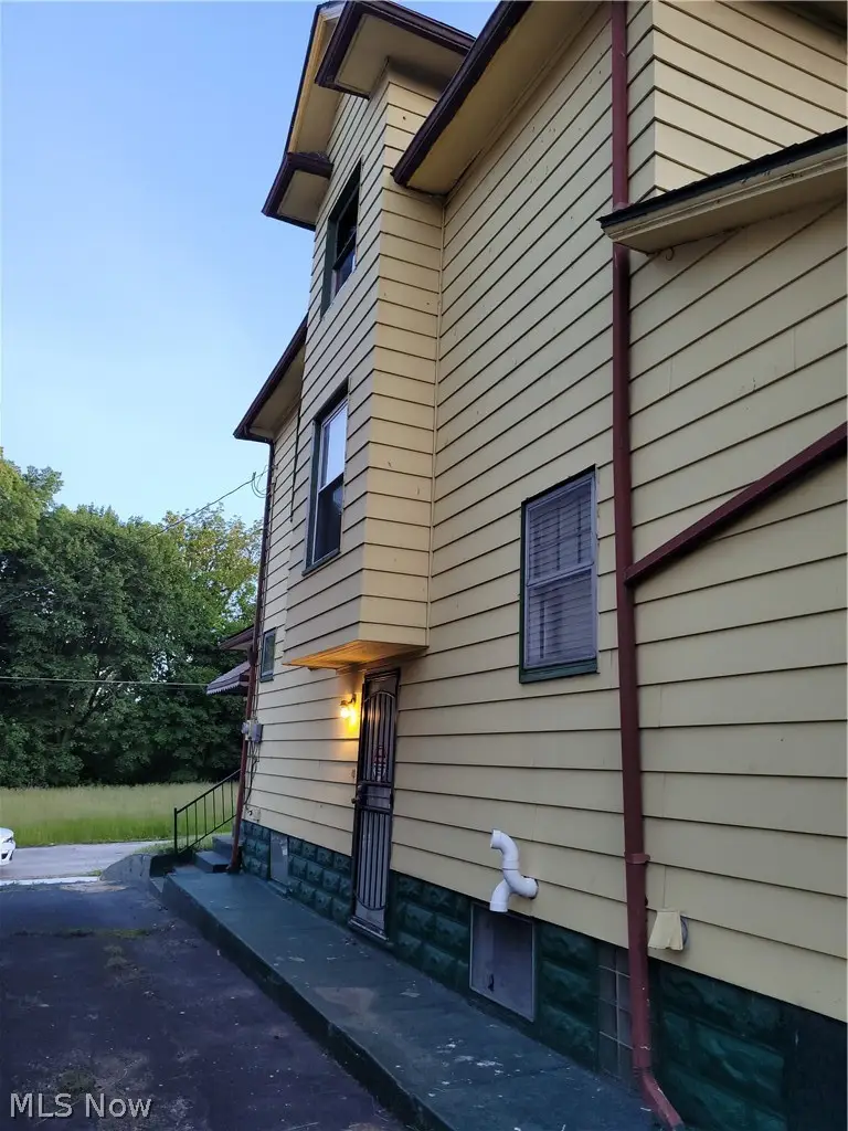 52 E Earle Avenue, Youngstown, OH 44507 - #2