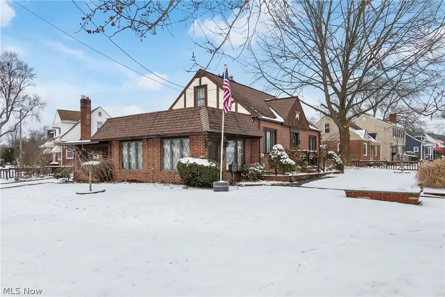 42 Woolf Avenue, Akron, OH 44312 - #3