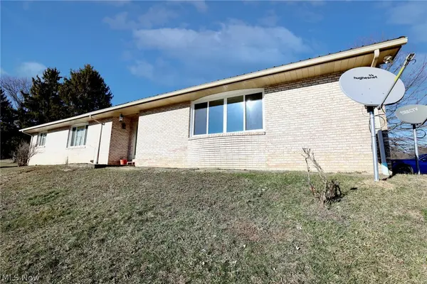 125 Meadowood Drive, New Cumberland, WV 26047