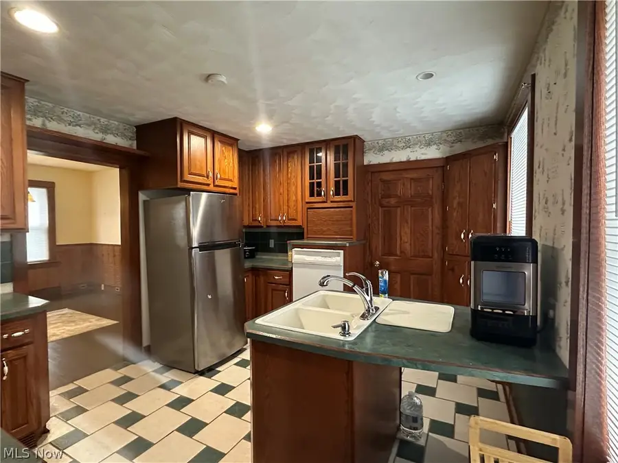 402 E Lincoln Way, Lisbon, OH 44432 - #3