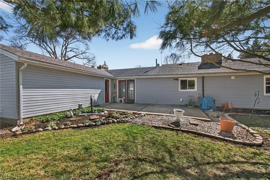 3132 Meadowwood Nw Street, Massillon, OH 44646 - #3