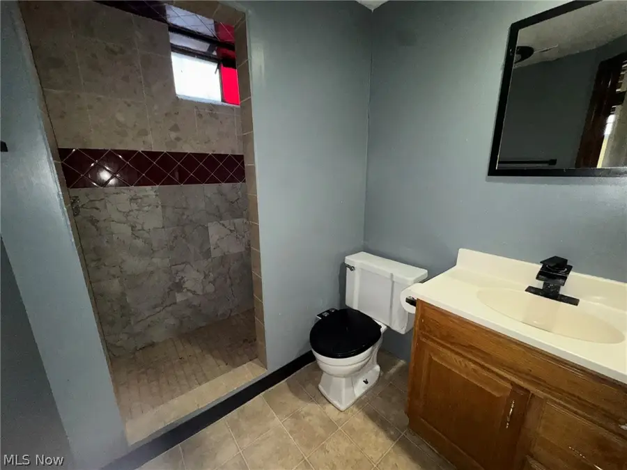 581 E 332nd Street, Eastlake, OH 44095 - #2