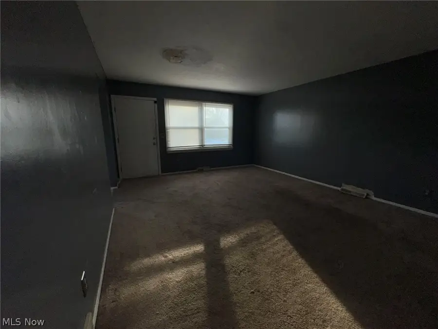 581 E 332nd Street, Eastlake, OH 44095 - #3