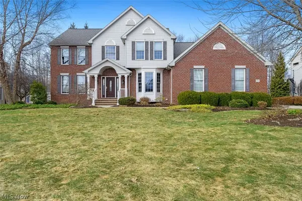 652 Treeside Lane, Avon Lake, OH 44012