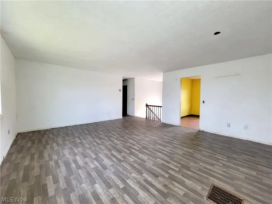 395 Garfield Heights, Le Roy, WV 25252 - #3