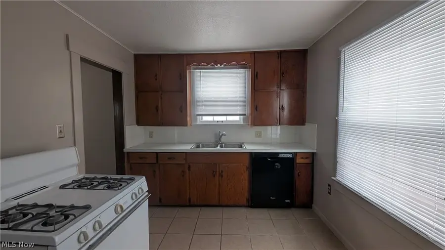 605 17th Nw Street, Canton, OH 44703 - #3