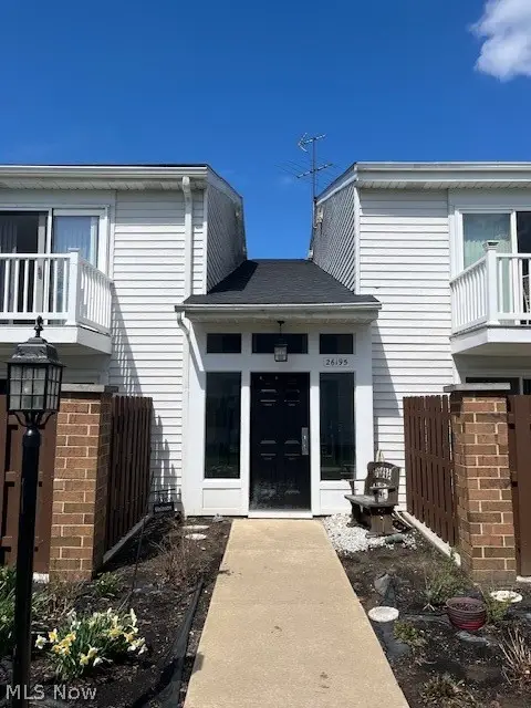 26195 Raintree Boulevard #B4, Olmsted Falls, OH 44138