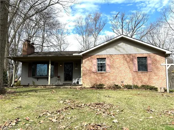 42900 Woodvale Lane, Columbiana, OH 44408