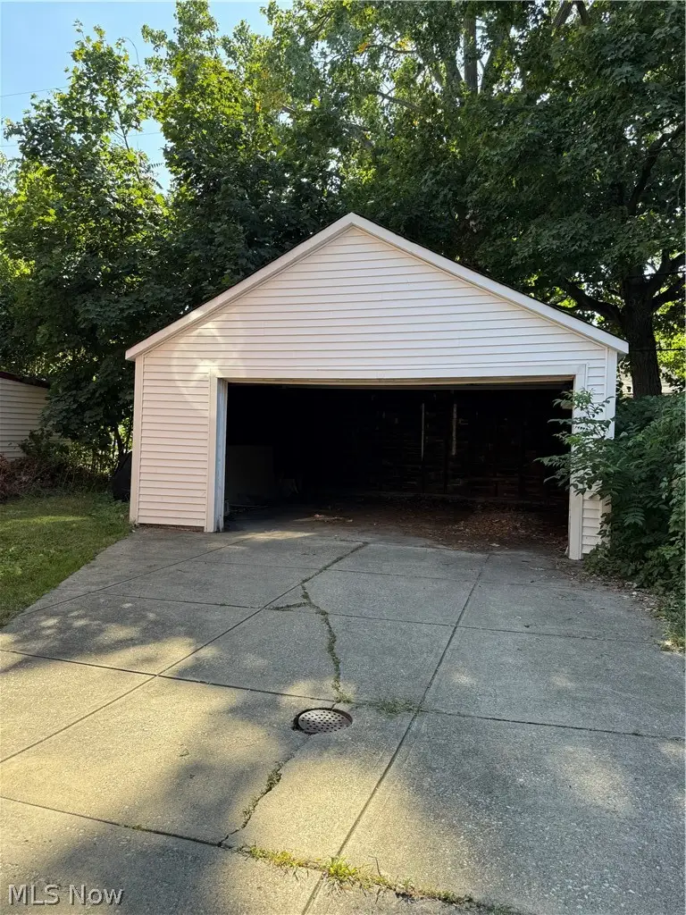 1426 E 175 Road, Cleveland, OH 44110 - #3