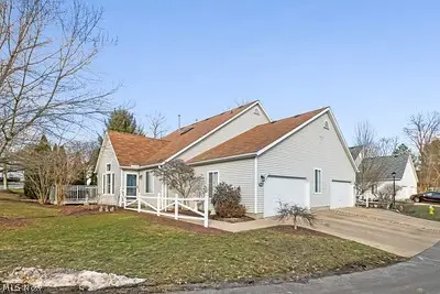 637 Hunters Trail, Akron, OH 44313 - #2