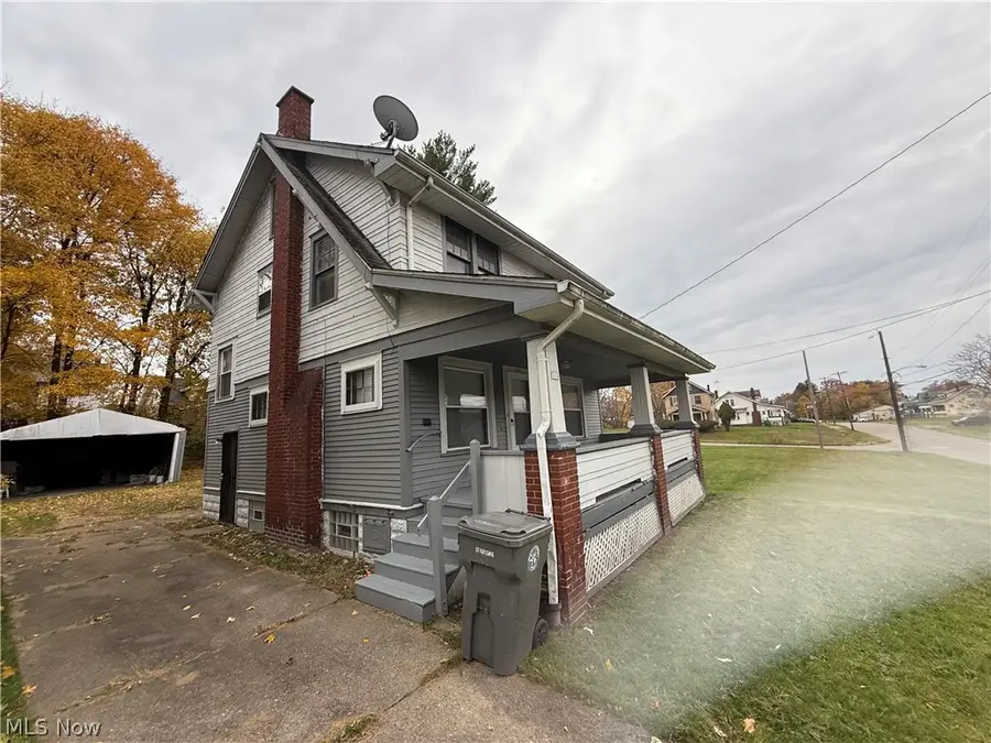 555 W Evergreen Avenue, Youngstown, OH 44511 - #2