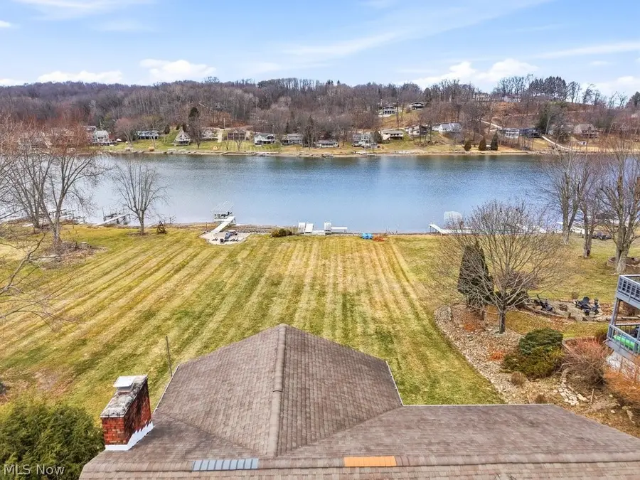 254 W Mohawk Drive, Malvern, OH 44644 - #3