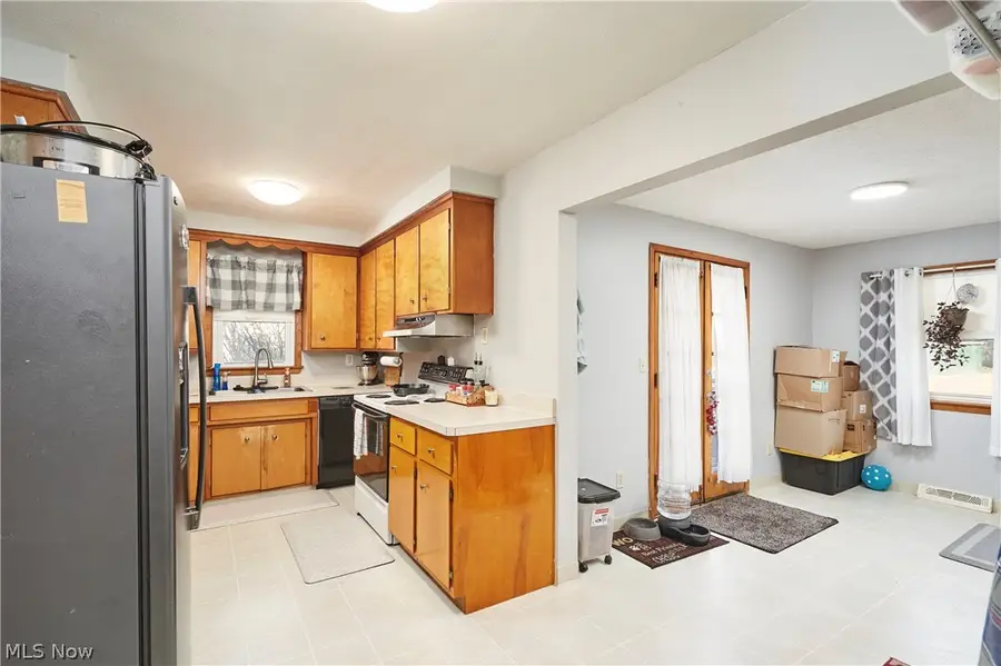 1359 Beaconfield Road, Lyndhurst, OH 44124 - #2