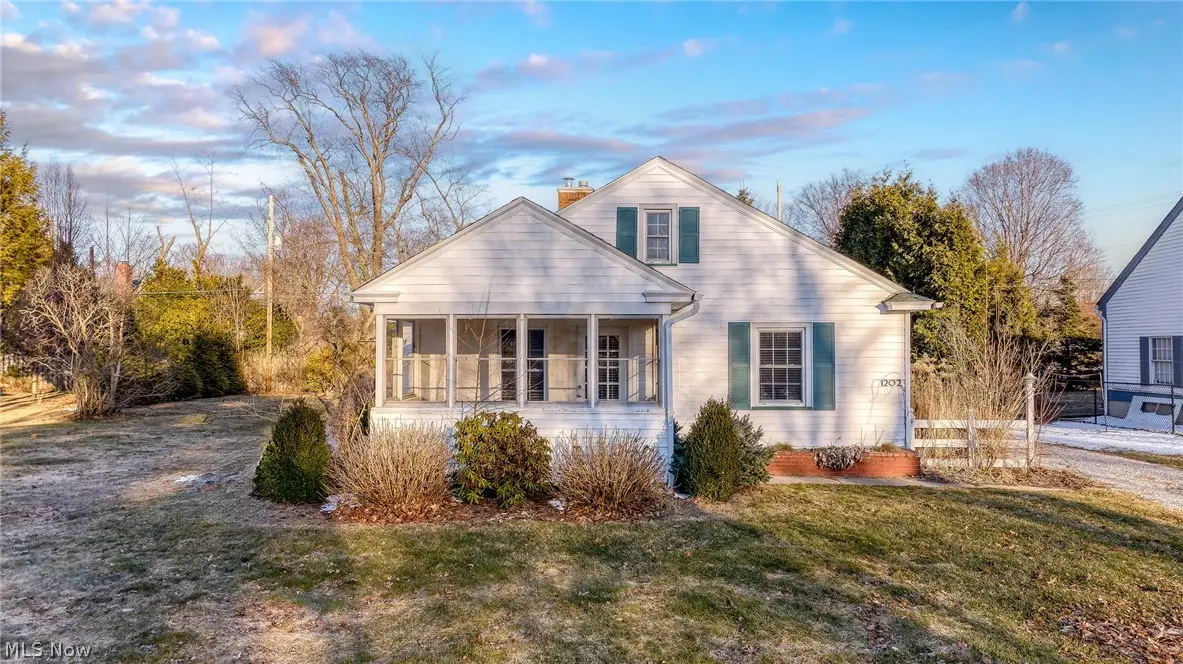 1202 Locust Drive, Ashtabula, OH 44004 - #1
