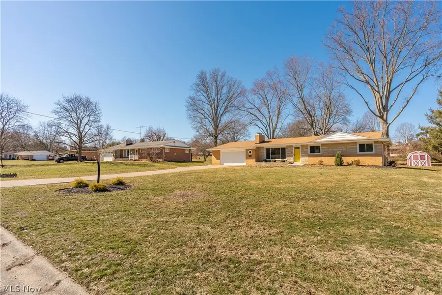 605 Briar Ne Avenue, North Canton, OH 44720 - #2