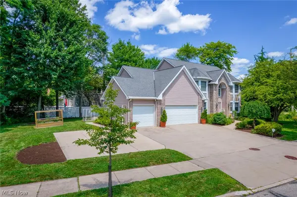 25471 Hilltop Drive, Beachwood, OH 44122