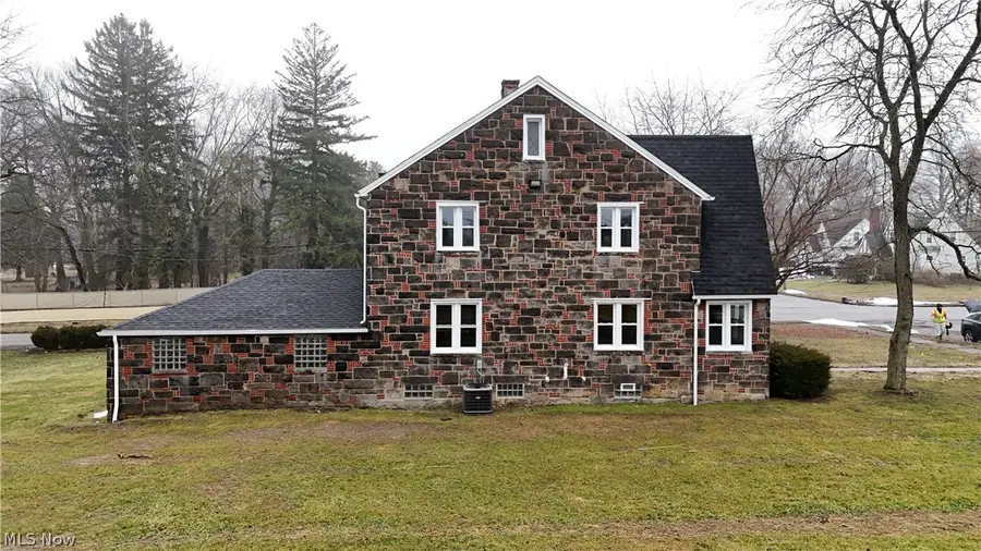 512 Clearmont Drive, Youngstown, OH 44511 - #2