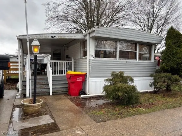 224 SE Windchaser Lane, New Philadelphia, OH 44663