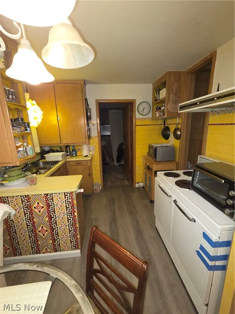 16305 Eldamere Avenue, Cleveland, OH 44128 - #3