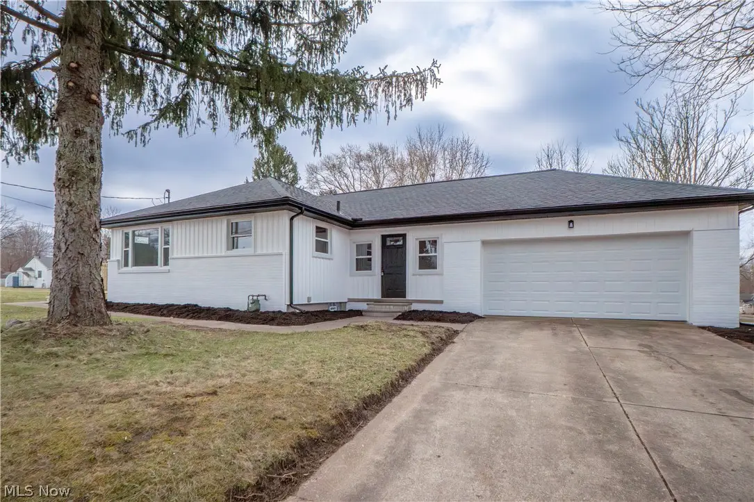 398 Snyder Avenue, Barberton, OH 44203 - #1